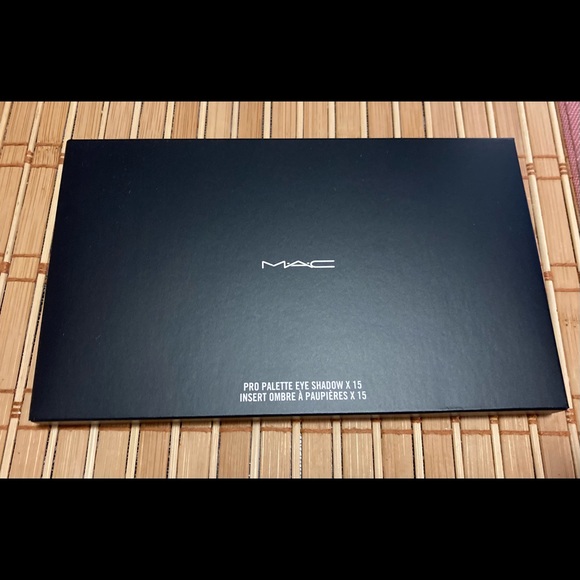 COPY - MAC Pro Palette Eye Shadow x 15 Insert - Picture 2 of 2